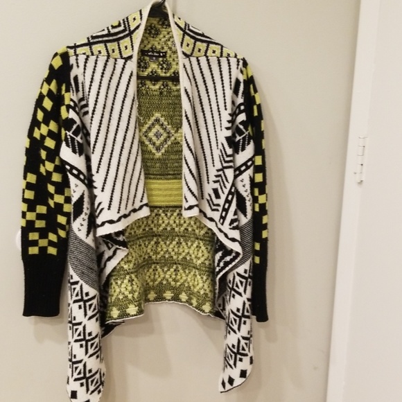 Multiple Geometric Sweater - Picture 2 of 4